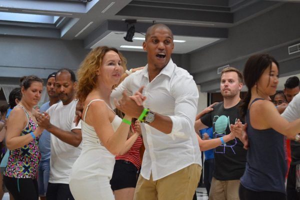 Aprende a bailar como los cubanos: Clases de Baile con Sabor Local (2 horas)